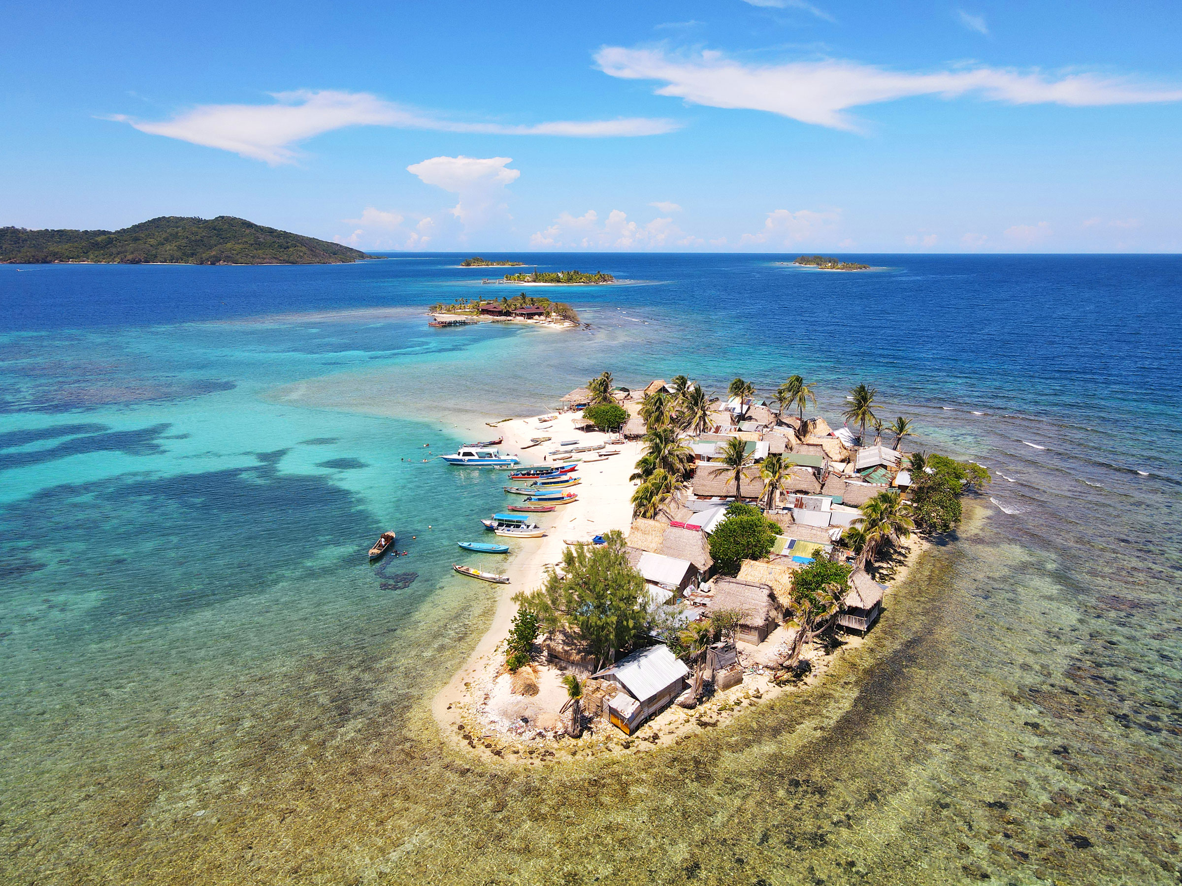 Homduras Roatan Solo in the Caribbean - Cruising to Cozumel, Roatán, Belize, and Costa ...